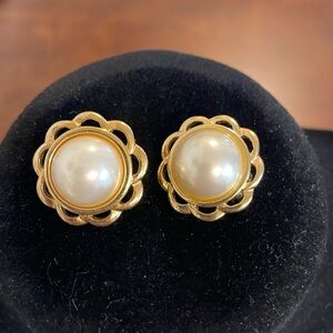 SAL Vintage Swarovski Clip On Pearl and Gold Tone Button Earrings